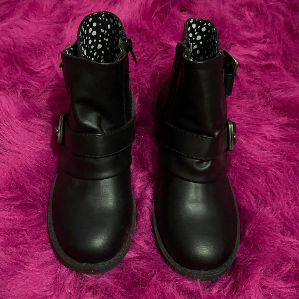 BLACK LEATHER SHOES